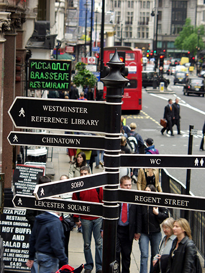 The very busy streets of London. - click thumbnail image to view full size image.