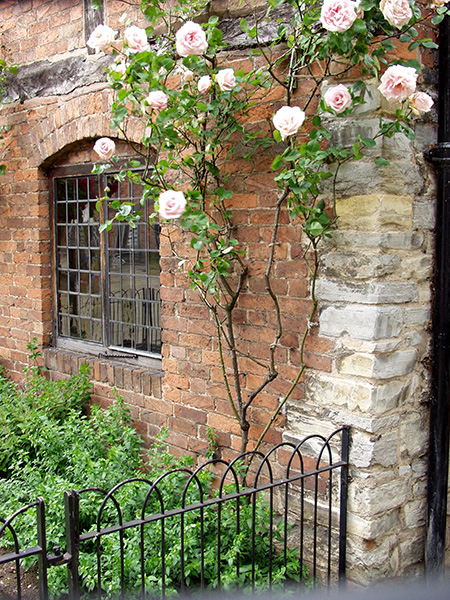 Very beautiful and quaint residential entry way.  - click thumbnail image to view full size image.