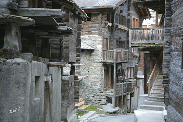 Rustic lodging located in this mountain resort renowned for skiing, climbing and hiking.    - click thumbnail image to view full size image.